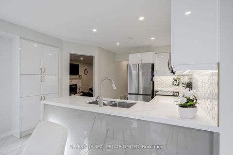 Photo 12 at 167 Covent Crescent, Aurora Highlands, Aurora