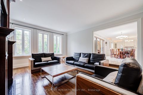 Photo 13 at 9 Highland Court, Aurora Village, Aurora