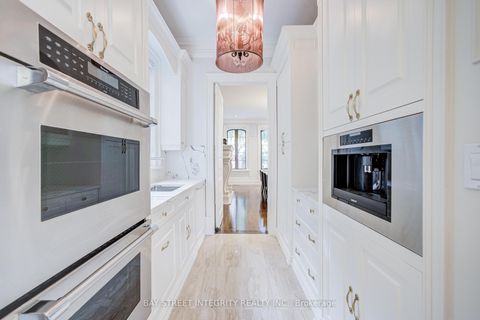 Photo 15 at 9 Highland Court, Aurora Village, Aurora