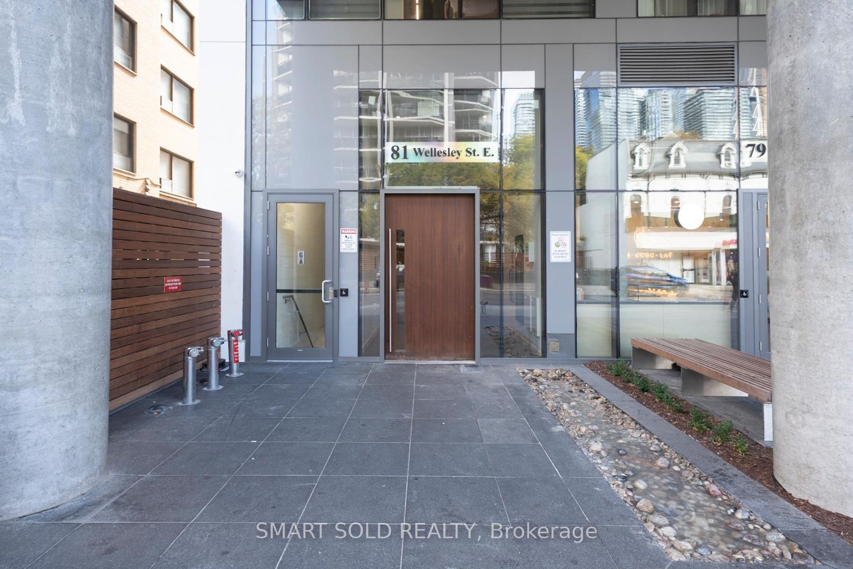 Photo 2 at 1307 - 81 Wellesley Street E, Yonge Corridor, Toronto Photo 2 at 1307 - 81 Wellesley Street E, Yonge Corridor, Toronto