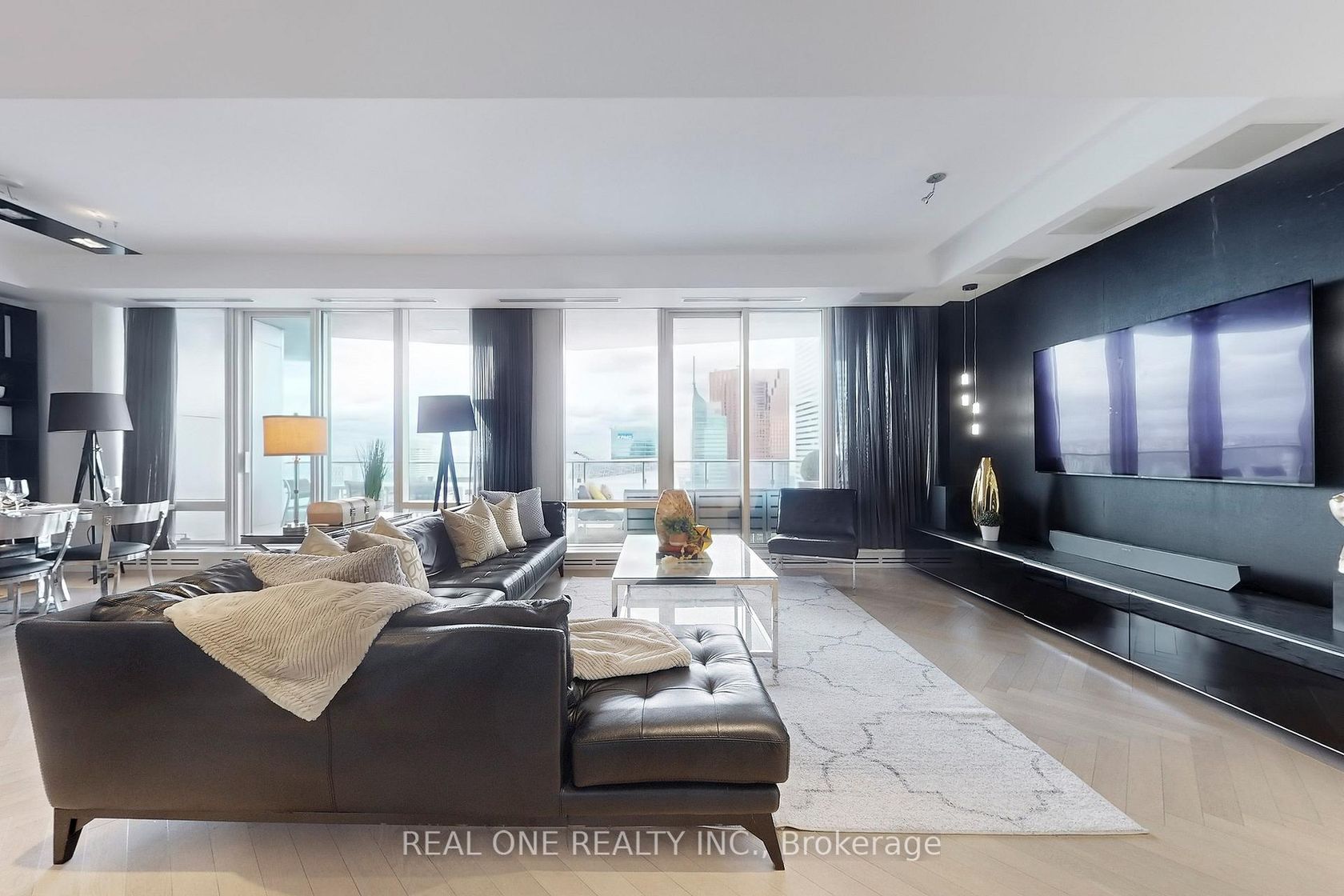 Photo 6 at 6205 - 180 UNIVERSITY Avenue, Bay Street Corridor, Toronto Photo 6 at 6205 - 180 UNIVERSITY Avenue, Bay Street Corridor, Toronto