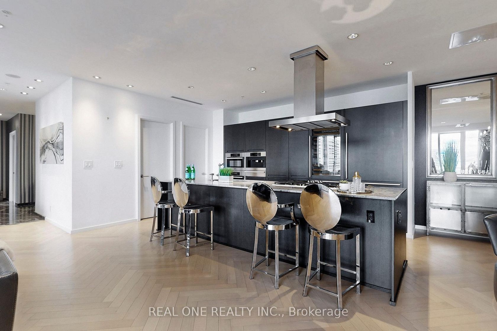 Photo 10 at 6205 - 180 UNIVERSITY Avenue, Bay Street Corridor, Toronto Photo 10 at 6205 - 180 UNIVERSITY Avenue, Bay Street Corridor, Toronto