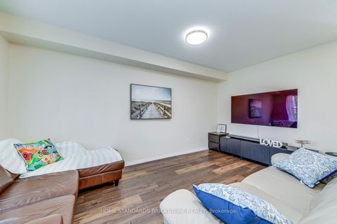 Photo 10 at 36 Trevino Circle, 400 North, Barrie