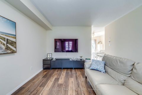 Photo 11 at 36 Trevino Circle, 400 North, Barrie