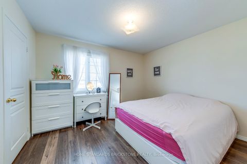 Photo 14 at 36 Trevino Circle, 400 North, Barrie