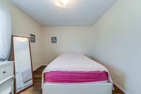 Photo 15 at 36 Trevino Circle, 400 North, Barrie