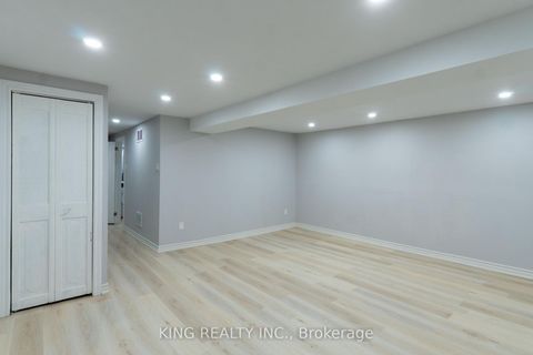 Photo 32 at 4 - 141 Ripley Court, CP College Park, Oakville