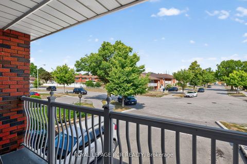 Photo 2 at 19 Navaho Drive, Pleasant View, Toronto