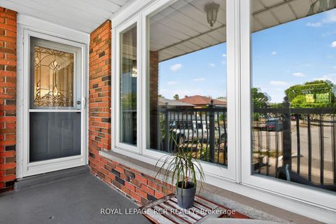 Photo 3 at 19 Navaho Drive, Pleasant View, Toronto