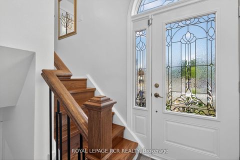 Photo 4 at 19 Navaho Drive, Pleasant View, Toronto