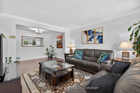 Photo 11 at 19 Navaho Drive, Pleasant View, Toronto