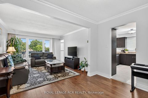 Photo 12 at 19 Navaho Drive, Pleasant View, Toronto