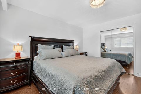 Photo 20 at 19 Navaho Drive, Pleasant View, Toronto