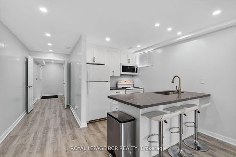 Photo 24 at 19 Navaho Drive, Pleasant View, Toronto