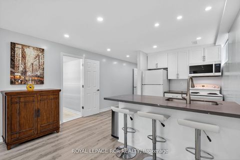 Photo 25 at 19 Navaho Drive, Pleasant View, Toronto