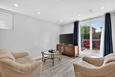 Photo 30 at 19 Navaho Drive, Pleasant View, Toronto