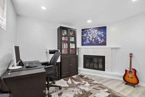 Photo 33 at 19 Navaho Drive, Pleasant View, Toronto