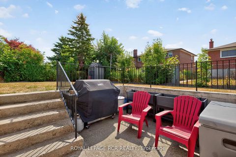 Photo 34 at 19 Navaho Drive, Pleasant View, Toronto