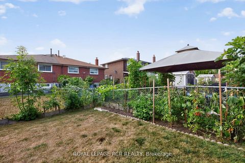 Photo 37 at 19 Navaho Drive, Pleasant View, Toronto