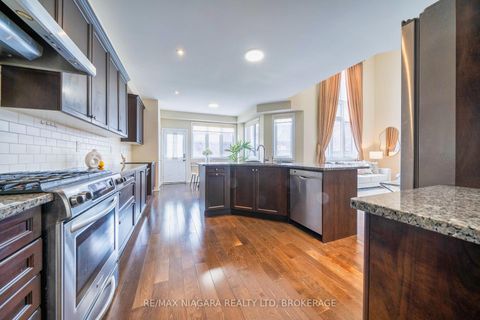 Photo 13 at 40 Dungannon Drive, Angus Glen, Markham
