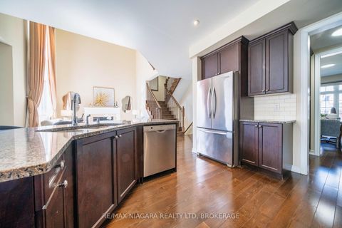 Photo 15 at 40 Dungannon Drive, Angus Glen, Markham