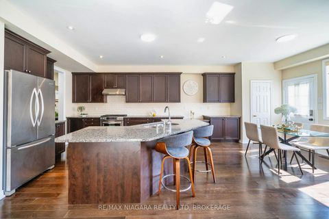 Photo 16 at 40 Dungannon Drive, Angus Glen, Markham