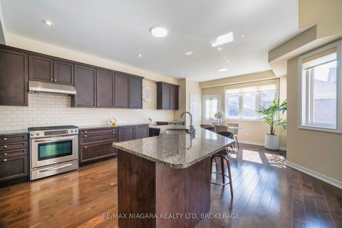 Photo 17 at 40 Dungannon Drive, Angus Glen, Markham