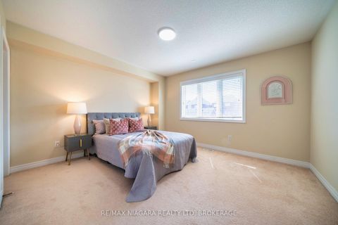 Photo 24 at 40 Dungannon Drive, Angus Glen, Markham