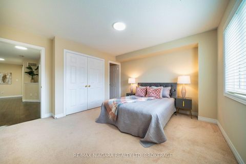 Photo 25 at 40 Dungannon Drive, Angus Glen, Markham