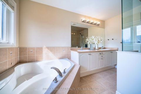 Photo 41 at 40 Dungannon Drive, Angus Glen, Markham