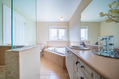 Photo 43 at 40 Dungannon Drive, Angus Glen, Markham