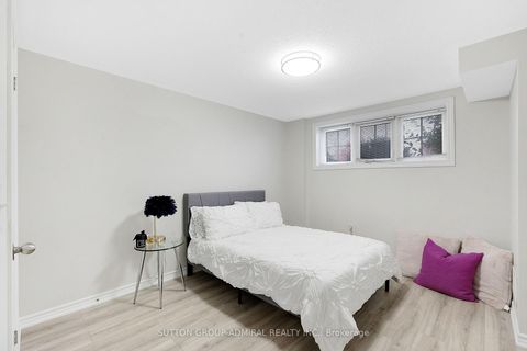 Photo 31 at 26 Summit Ridge Drive, Schomberg, King