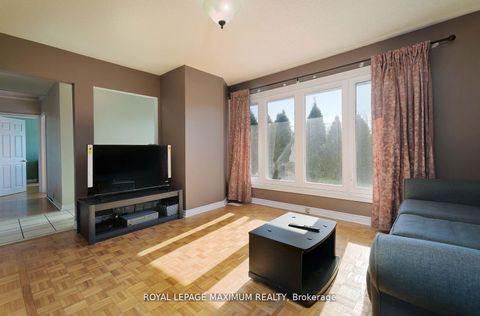 Photo 7 at 149 Leighland Avenue, CP College Park, Oakville