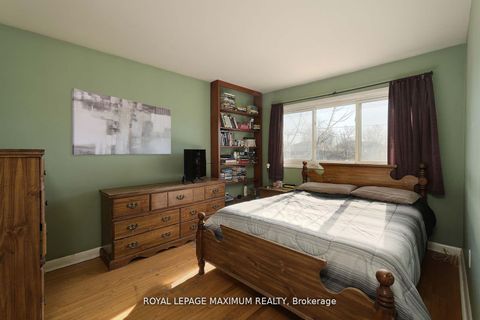 Photo 14 at 149 Leighland Avenue, CP College Park, Oakville