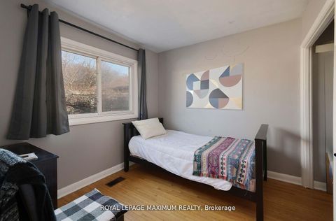 Photo 16 at 149 Leighland Avenue, CP College Park, Oakville