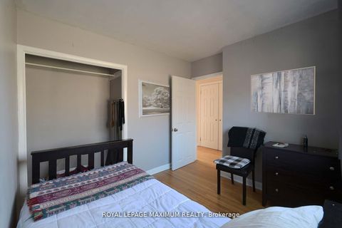 Photo 17 at 149 Leighland Avenue, CP College Park, Oakville