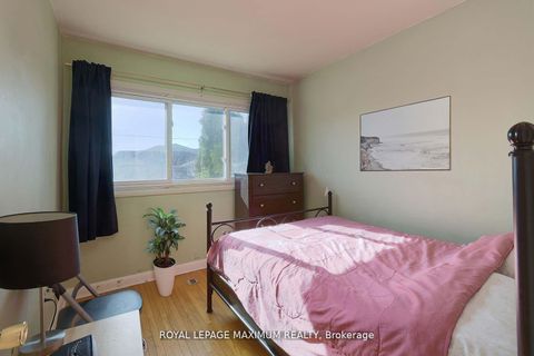 Photo 18 at 149 Leighland Avenue, CP College Park, Oakville