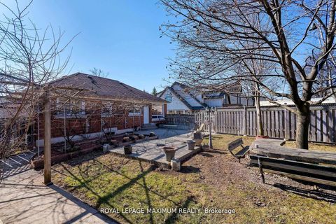 Photo 26 at 149 Leighland Avenue, CP College Park, Oakville