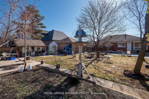 Photo 32 at 149 Leighland Avenue, CP College Park, Oakville