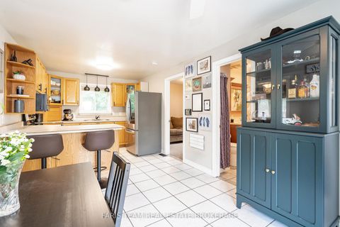 Photo 7 at 2108 Victoria Street, Stroud, Innisfil