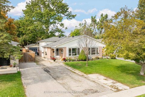 Photo 2 at 32 Burbank Place, Wellington, Barrie