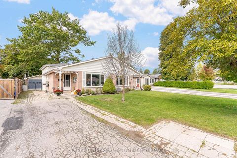 Photo 3 at 32 Burbank Place, Wellington, Barrie