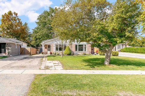 Photo 4 at 32 Burbank Place, Wellington, Barrie