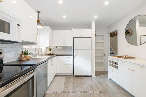 Photo 6 at 32 Burbank Place, Wellington, Barrie