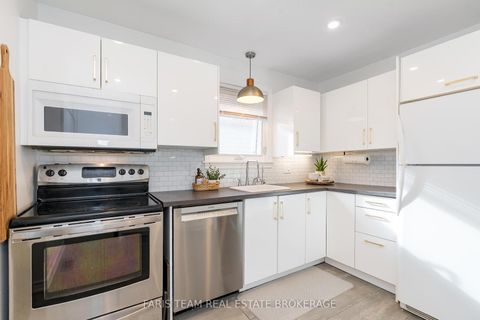 Photo 7 at 32 Burbank Place, Wellington, Barrie