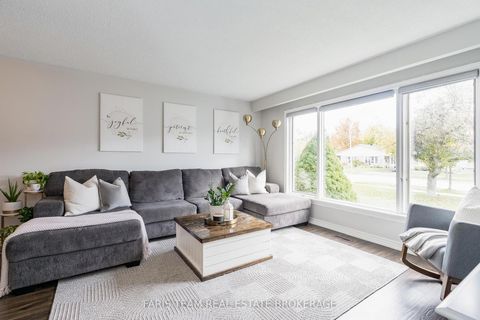 Photo 12 at 32 Burbank Place, Wellington, Barrie