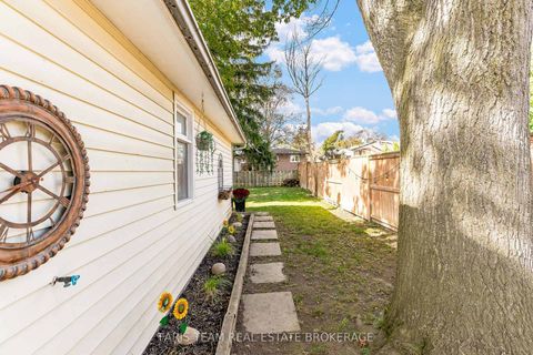 Photo 41 at 32 Burbank Place, Wellington, Barrie