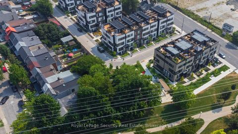 Photo 5 at TH 22 - 40 Ed Clark Gardens, Pellam Park, Toronto