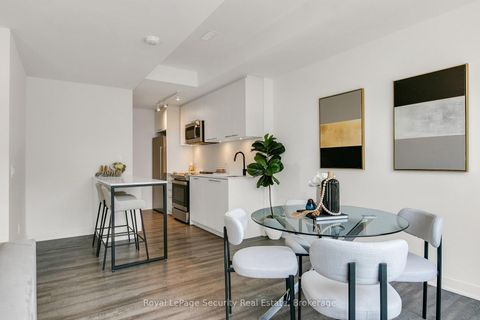 Photo 14 at TH 22 - 40 Ed Clark Gardens, Pellam Park, Toronto