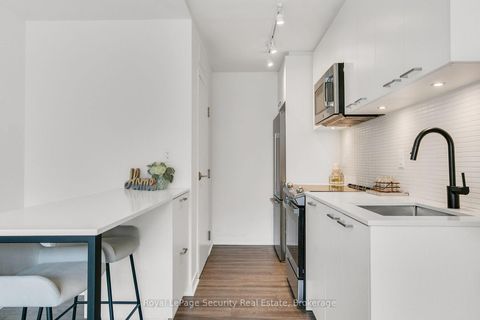 Photo 18 at TH 22 - 40 Ed Clark Gardens, Pellam Park, Toronto